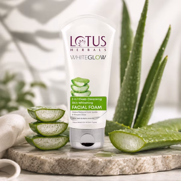 Lotus Herbal Whiteglow Facewash