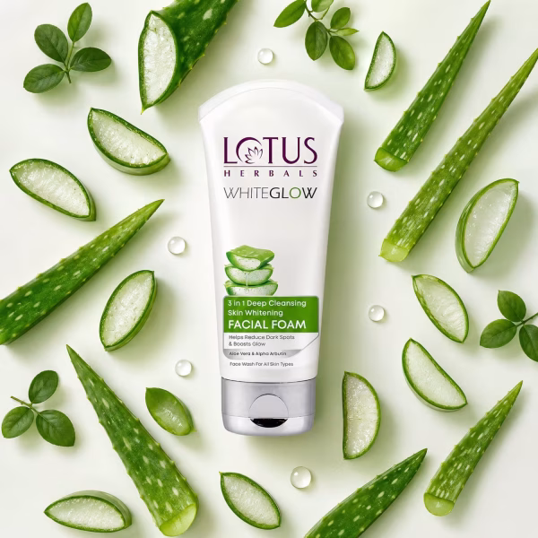 Lotus Herbal Whiteglow Facewash